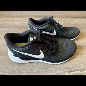 Women’s Nike Free Run 5.0 (SIZE 6.5)